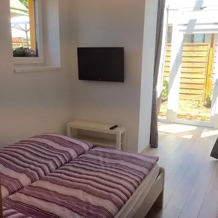 Furedi Virag Apartment *