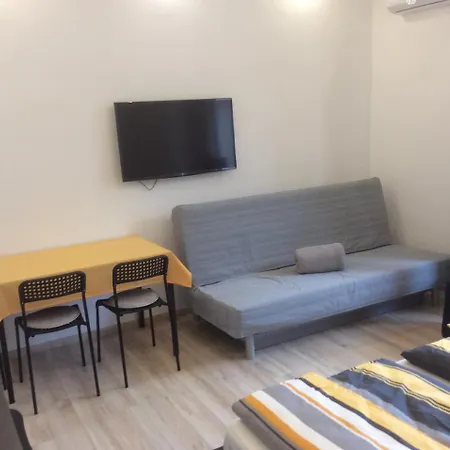 Furedi Virag Apartment *